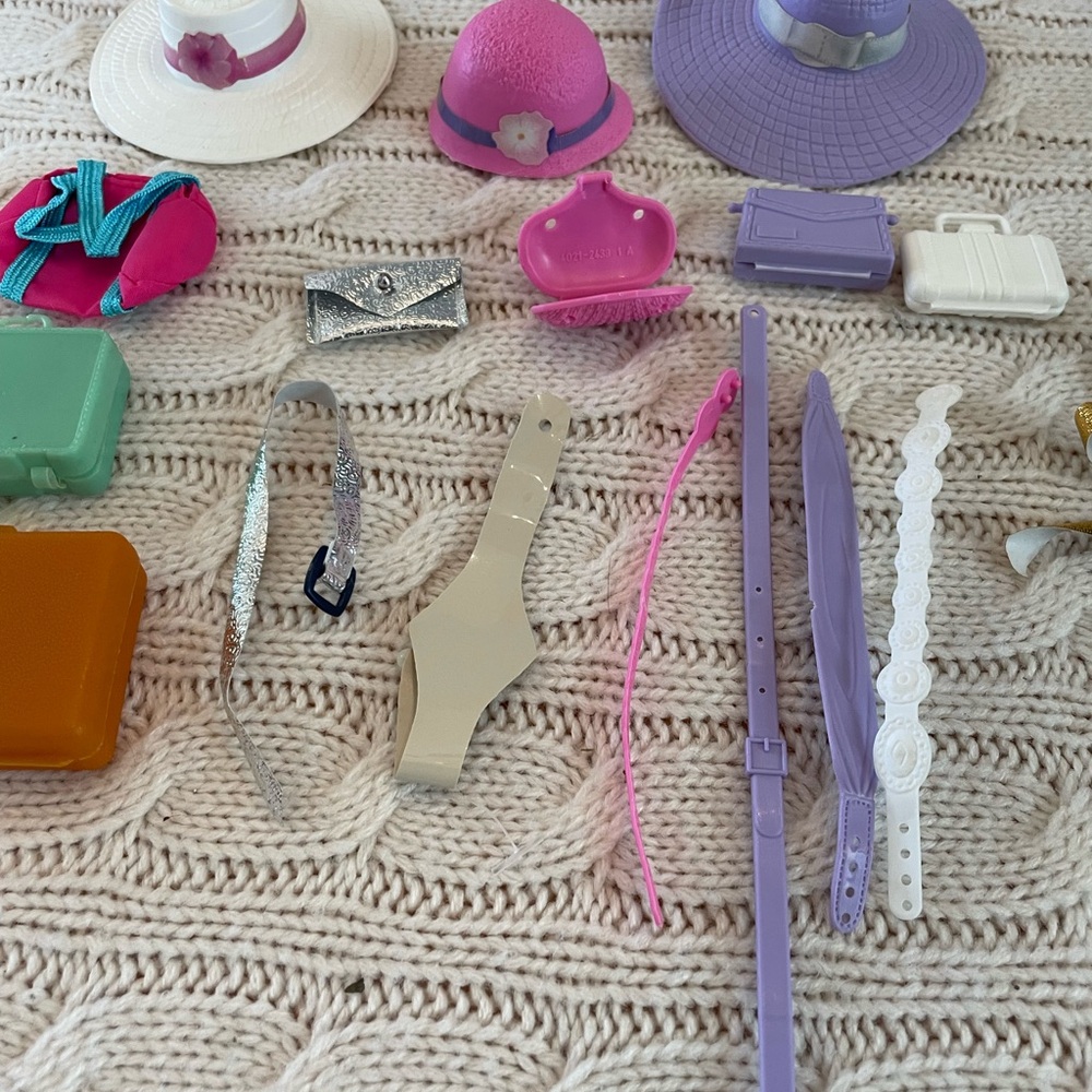 VTG 1980s Barbie accessory lot. 25 pcs: shoes/cowboy boots, purses, belts, bags - Picture 7 of 13